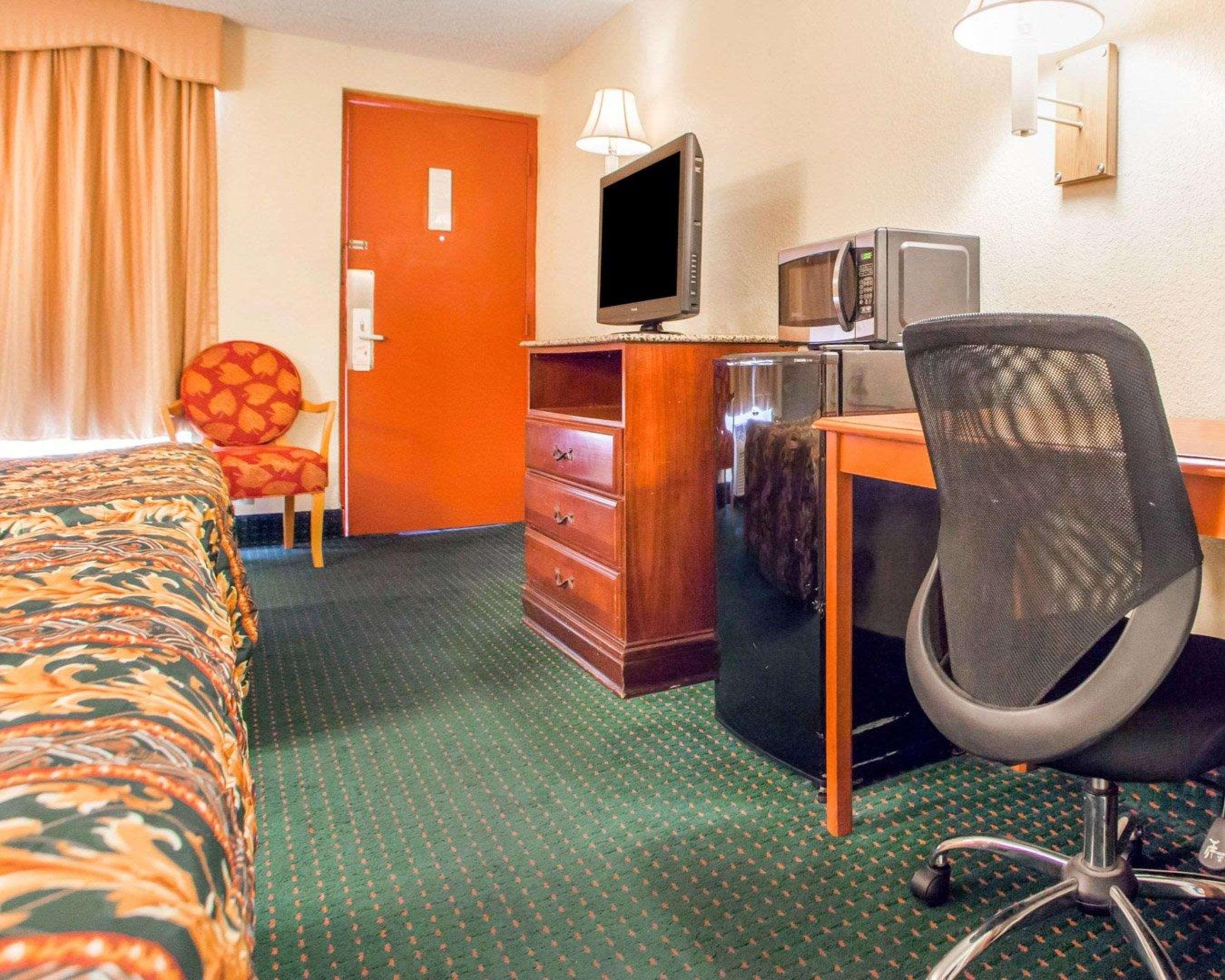 Rodeway Inn Mount Laurel Hwy 73 מראה חיצוני תמונה